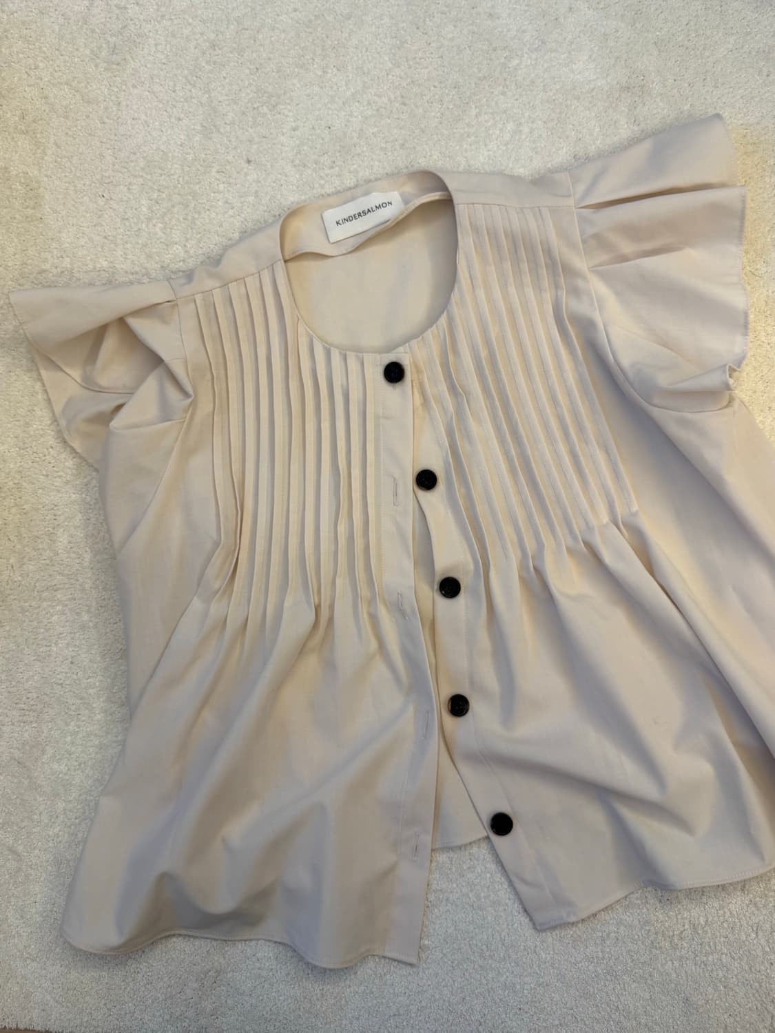[새상품]킨더살몬 Pintucked Ruffle-sleeve Blouse 상품이미지3