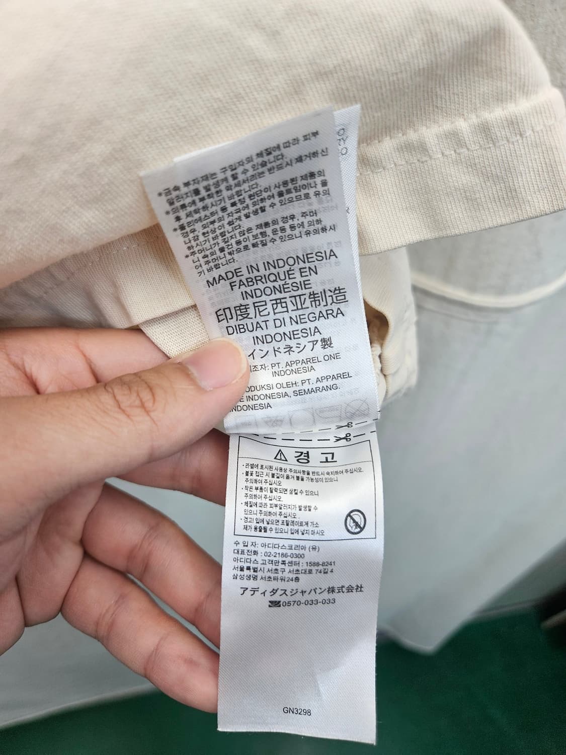 아디다스 크림베이지 로고 반팔티 상품이미지6
