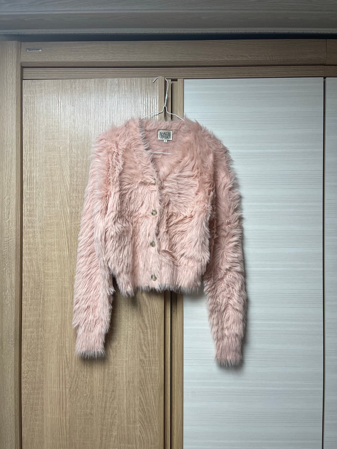 카리나 박지현 착용) 마리떼 퍼 가디건 베이비 핑크 상품이미지3