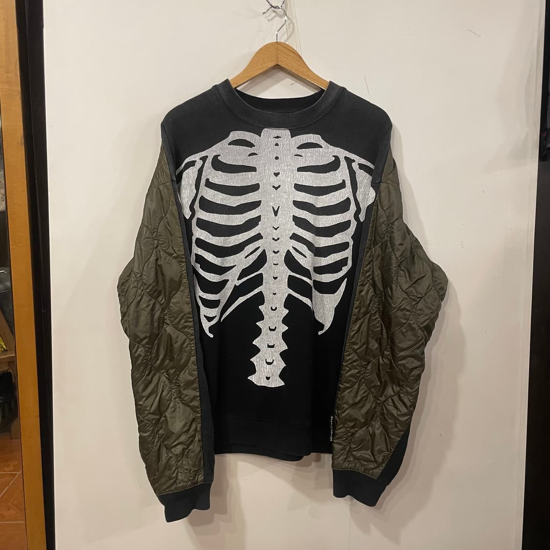 캐피탈 본 퀼팅 맨투맨 상품이미지2