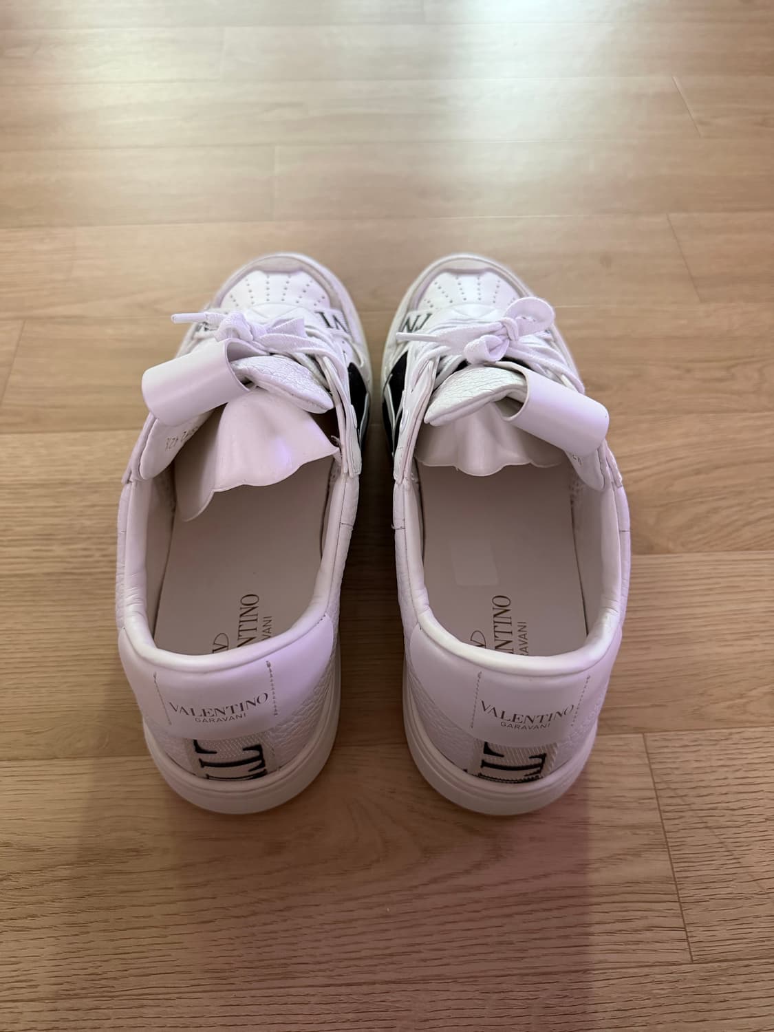 발렌티노 레더 스니커즈 상품이미지3