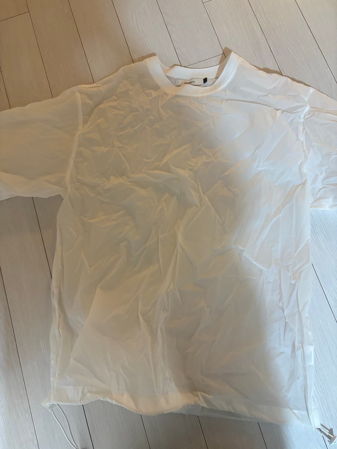 아모멘토 화이트 반팔 상품이미지1