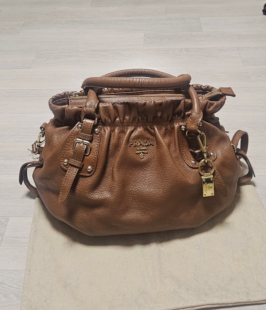 프라다 브라운 양가죽 토트&크로스백 정품 상품이미지2