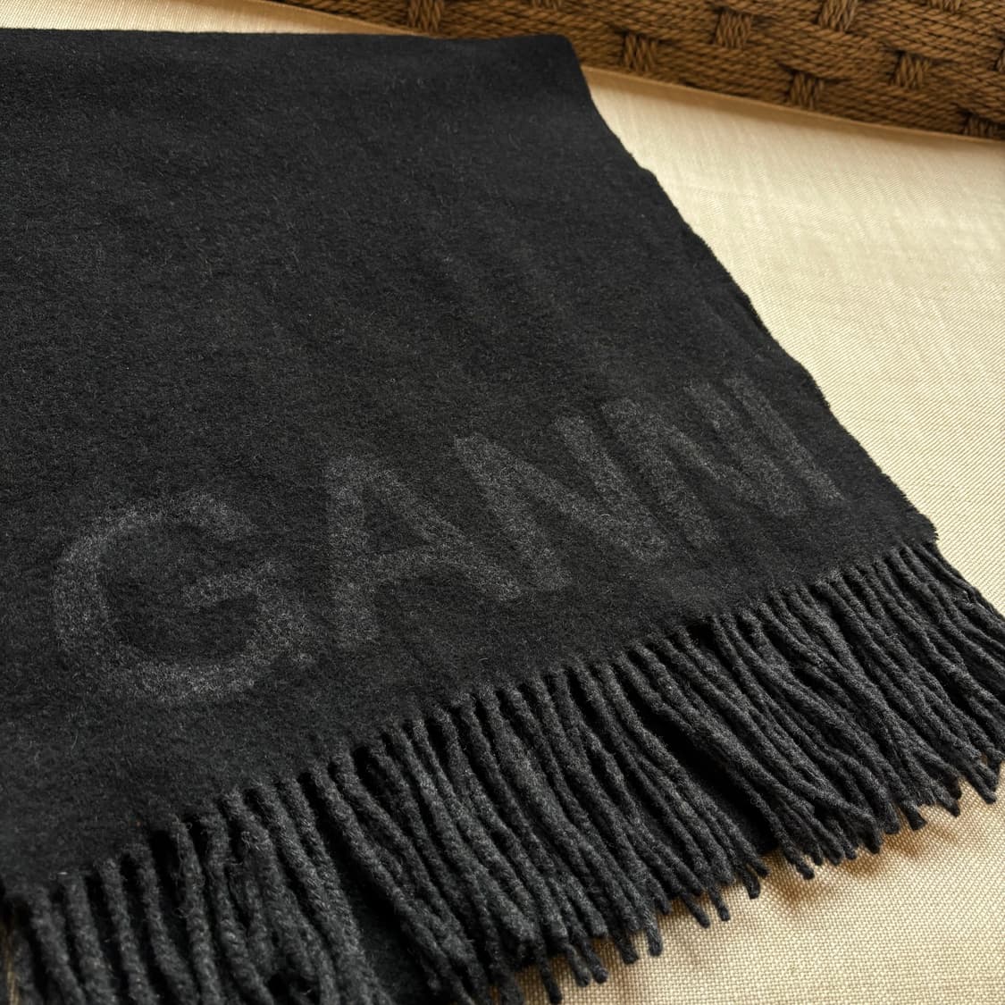 GANNI 로고 프린지 머플러 상품이미지9