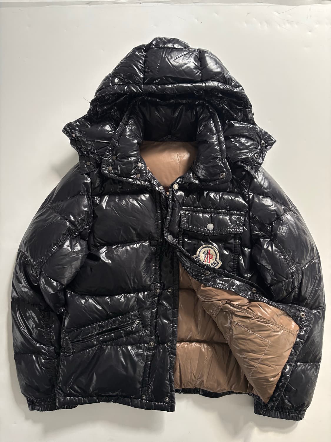 Moncler 몽클레어 블랙 유광 패딩 상품이미지2