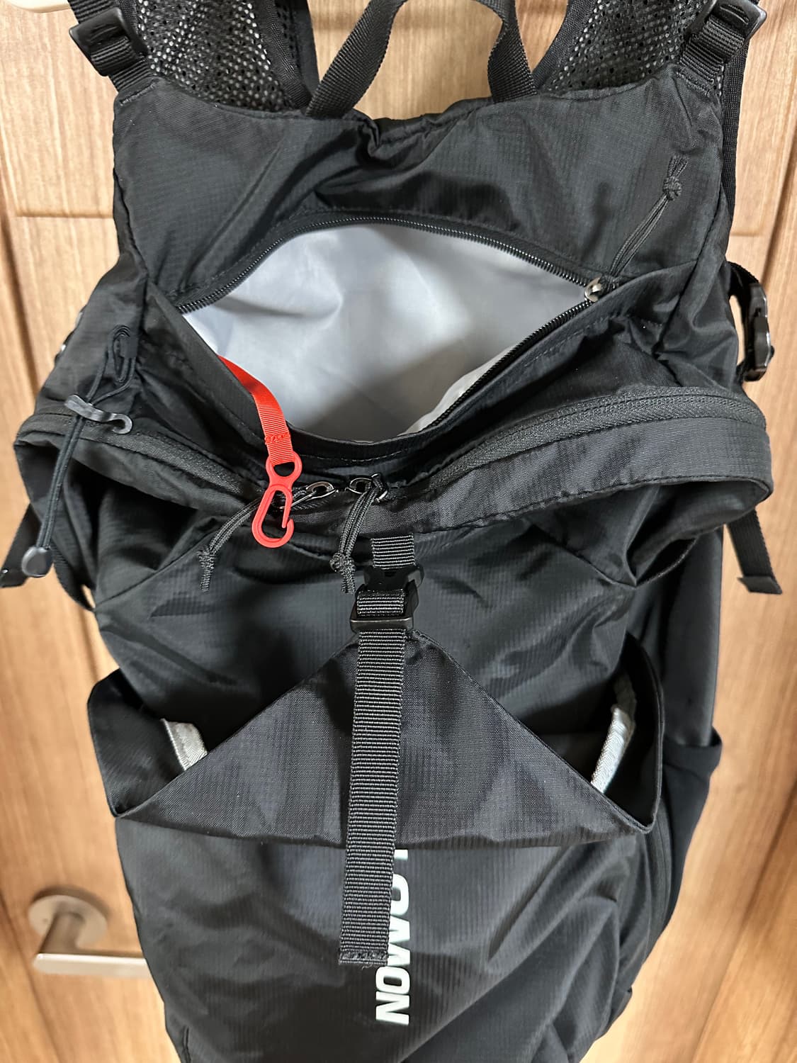 살로몬 트레일블레이저 30 백팩 블랙 판매합니다 상품이미지5