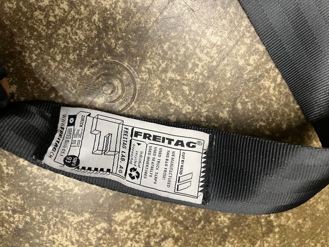 프라이탁 하파오  메신저백 화이트 블랙 상품이미지5