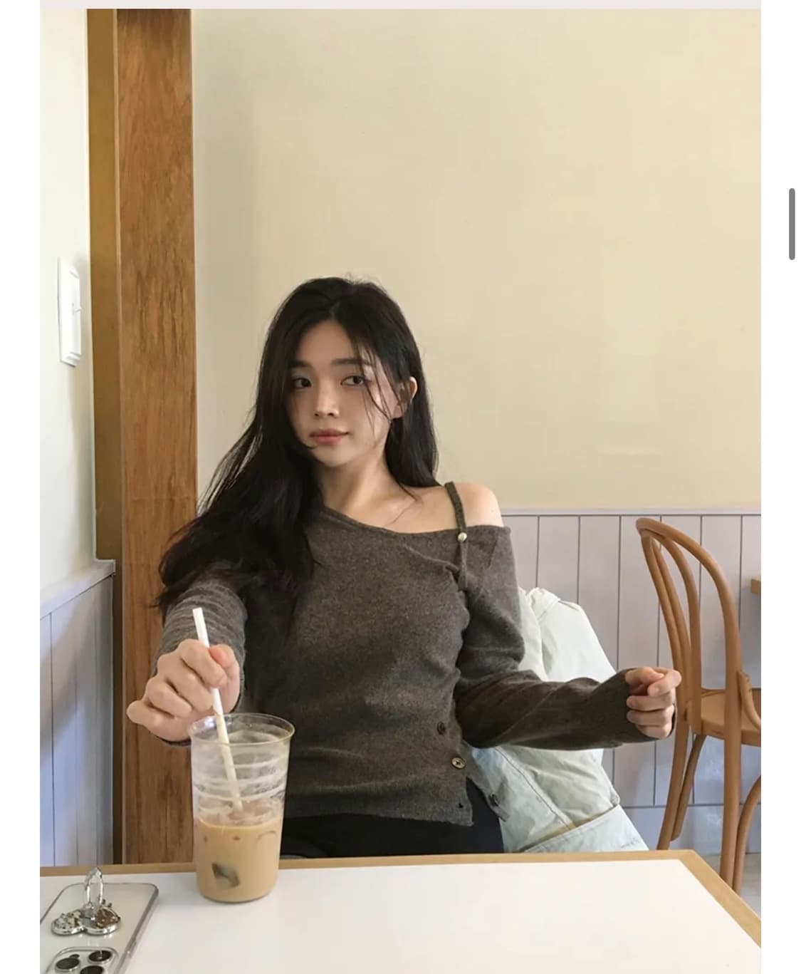 아워코모스 버튼 오프숄더 니트  상품이미지3