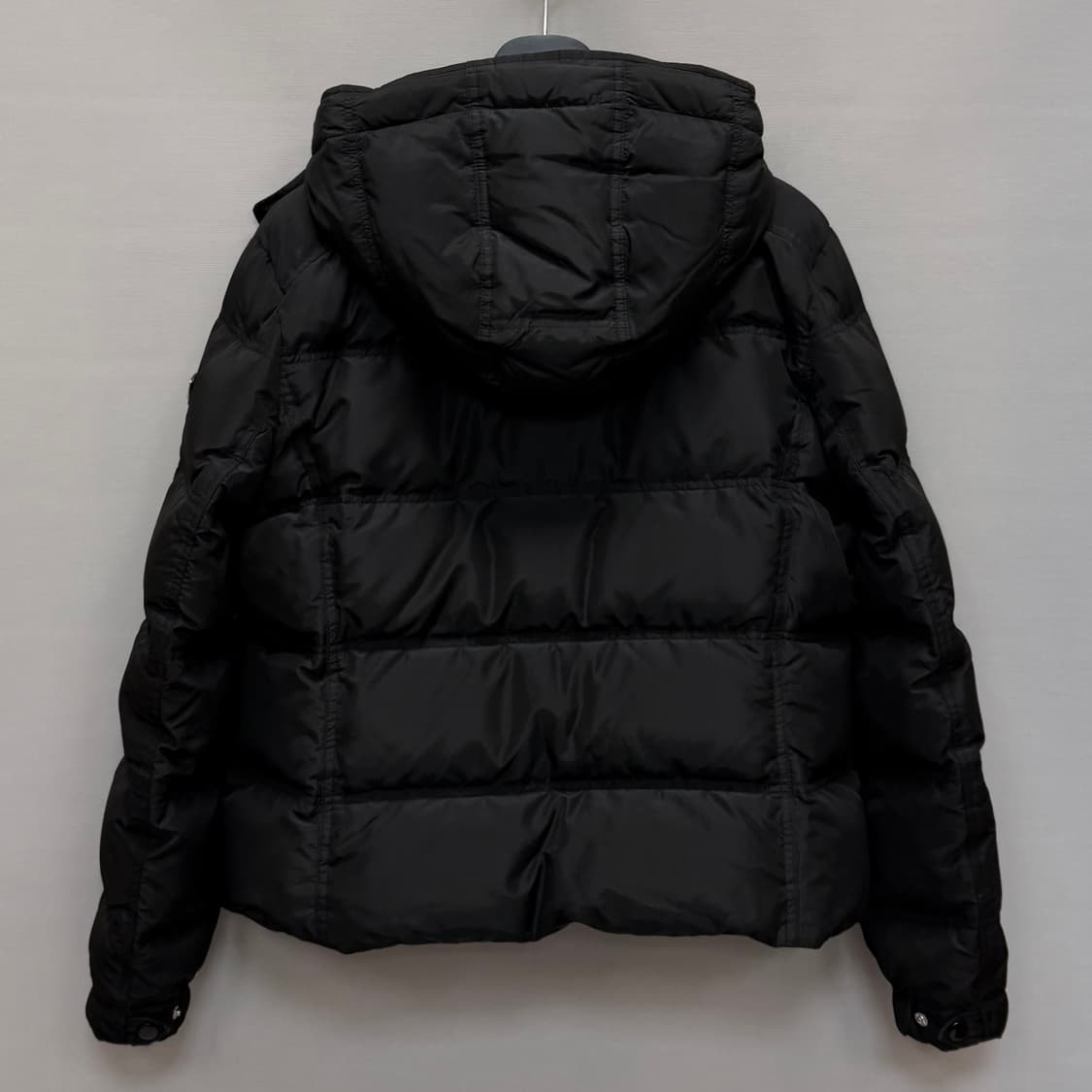 프라다 삼각로고 여성 구스다운 후드 패딩(77) 상품이미지5