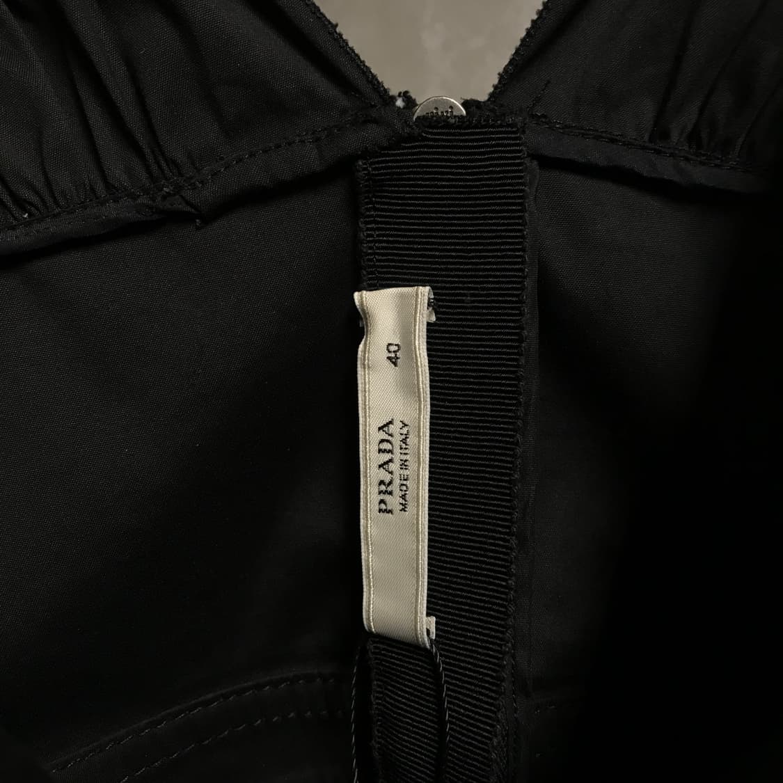 프라다 슬리브리스 탑 블랙 40(W) 상품이미지5