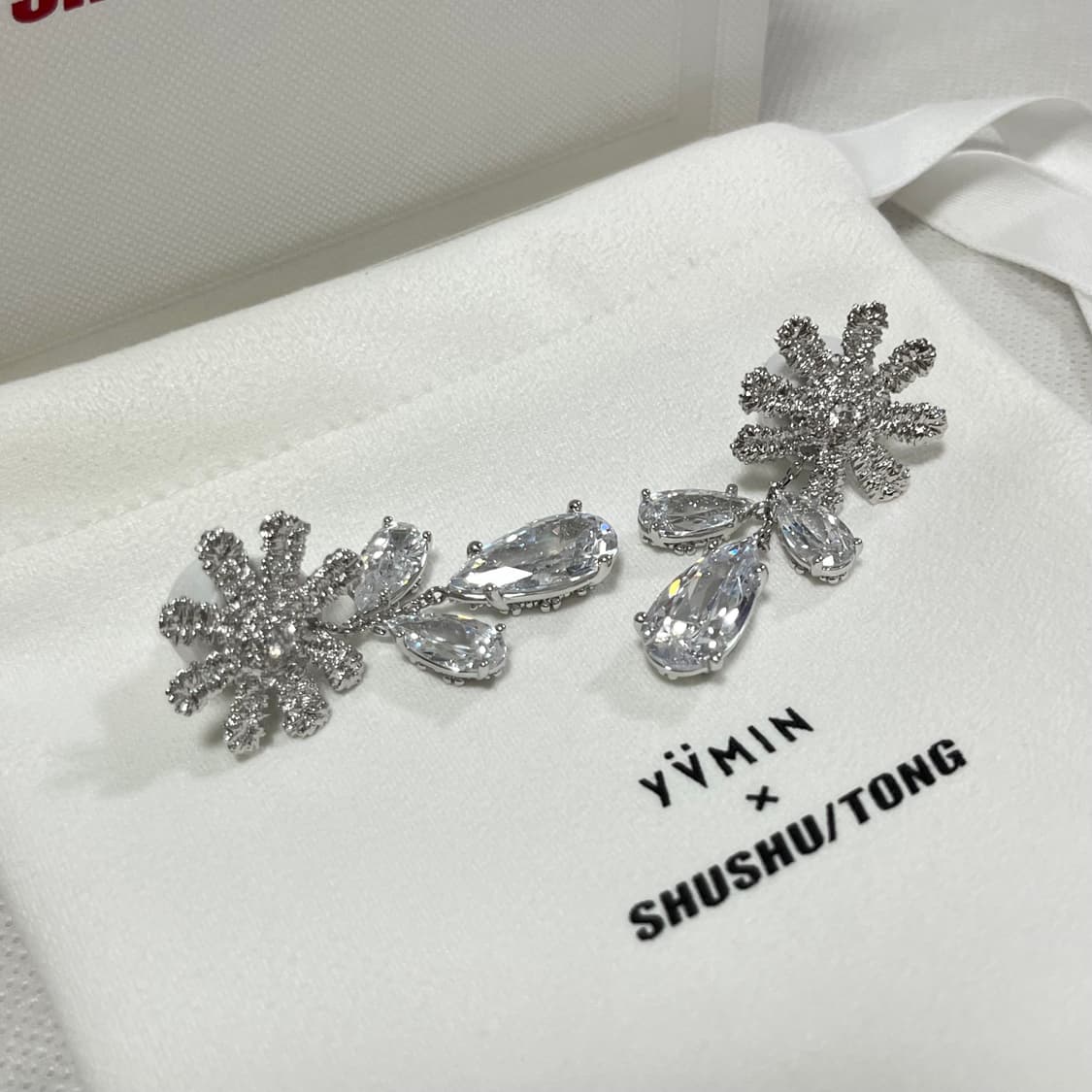 슈슈통 x YVMIN 26ss 플라워 드롭 귀걸이 상품이미지2