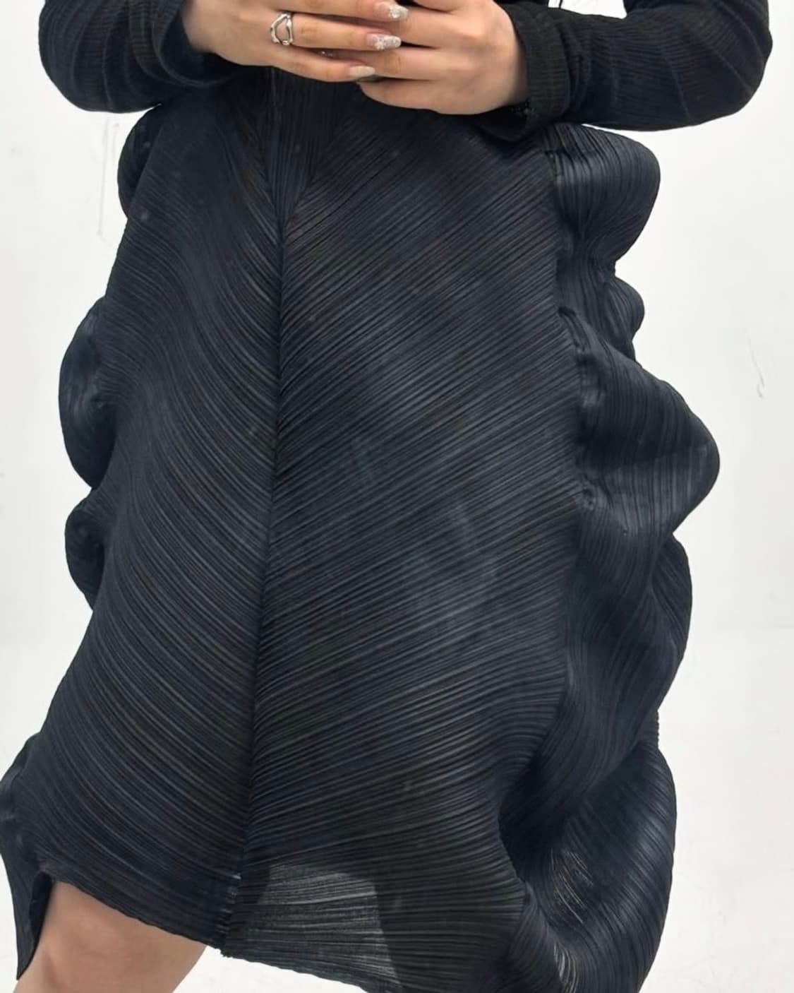 Black Sculptural Pleated Ops 상품이미지3