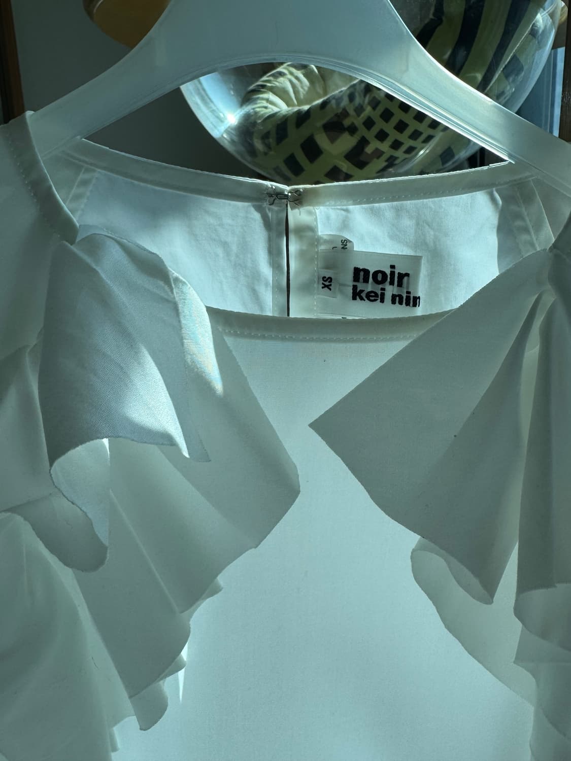 Noir kei ninomiya frill top white 상품이미지2