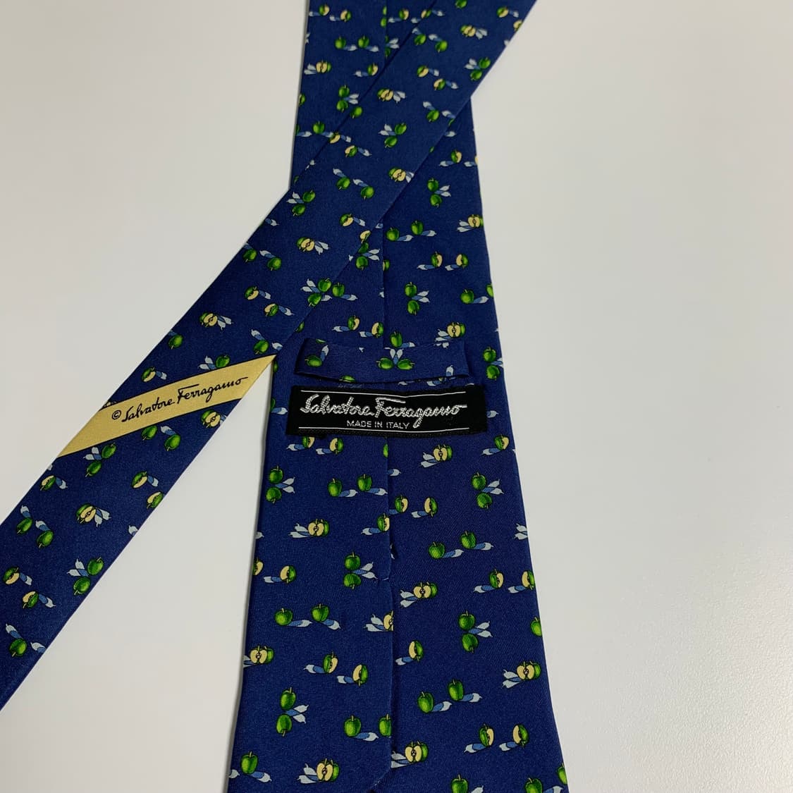 페레가모(Ferragamo) 명품넥타이 클래식 정장룩 코디 A-A+등급 상품이미지5