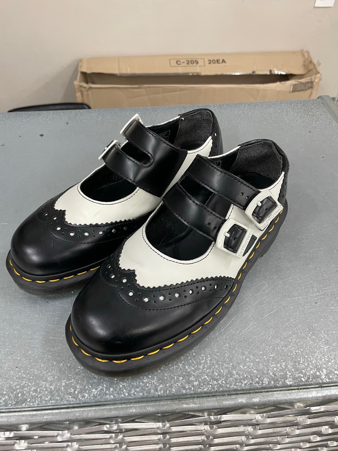 닥터마틴 아데나 2 블랙 앤 화이트 UK4 상품이미지2