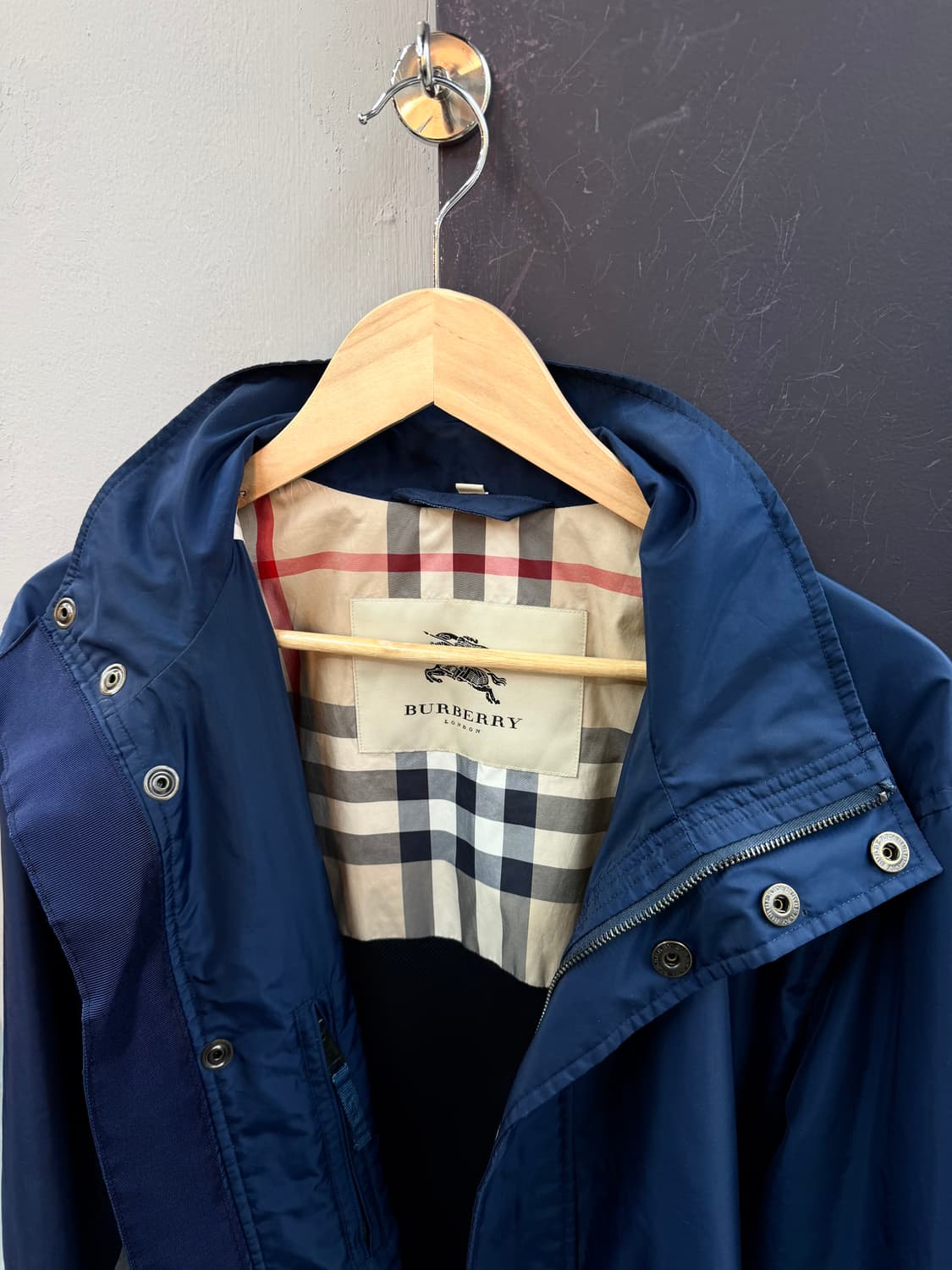 100~105/ 버버리 런던 히든로고 나일론 집업 자켓 상품이미지6