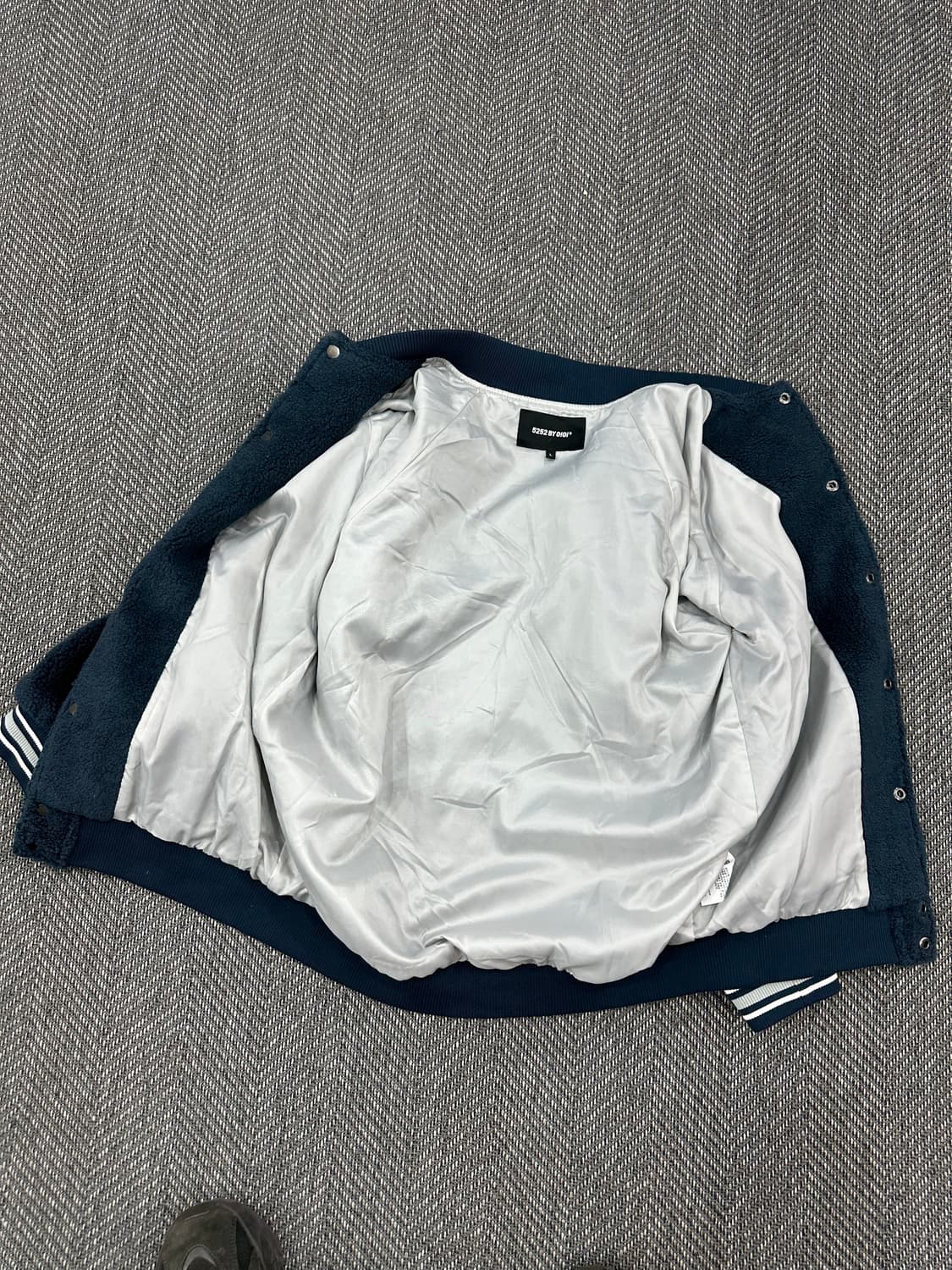 오아이오아이 뽀글이 덤블 자켓 네이비 상품이미지4