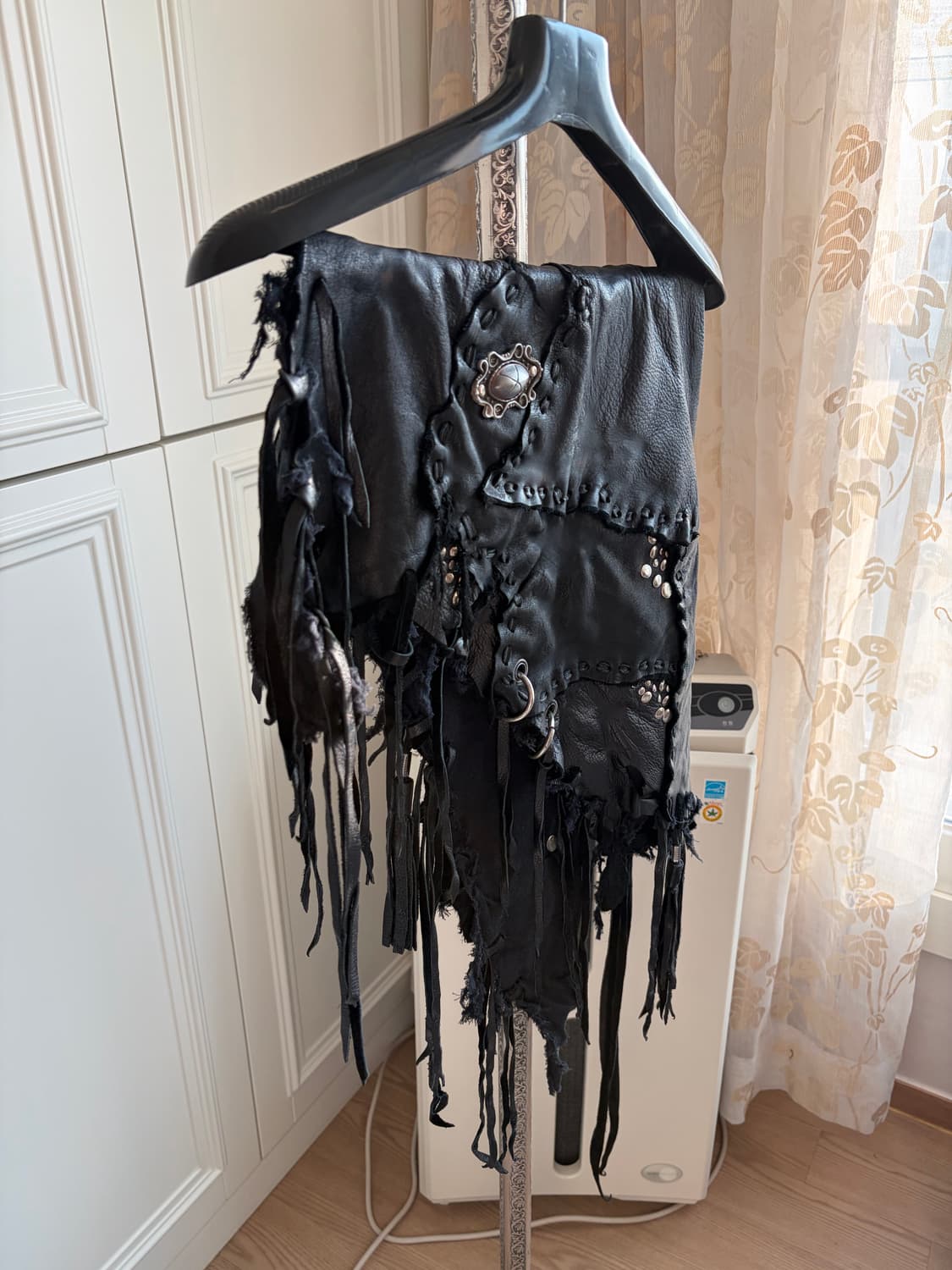 Engrave the cross 레더 스터드 스카프 상품이미지2