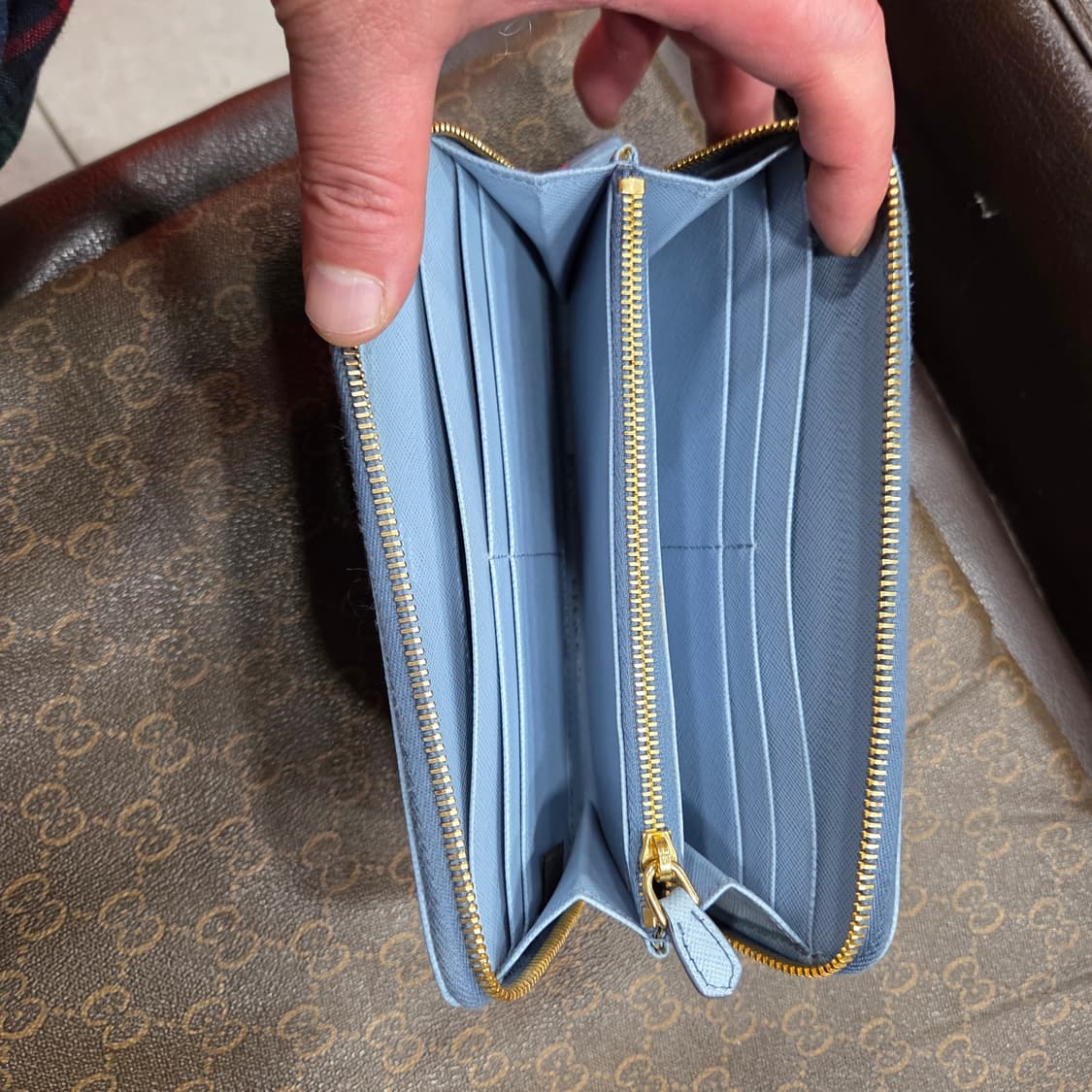 프라다 트라이앵글 장지갑 상품이미지6