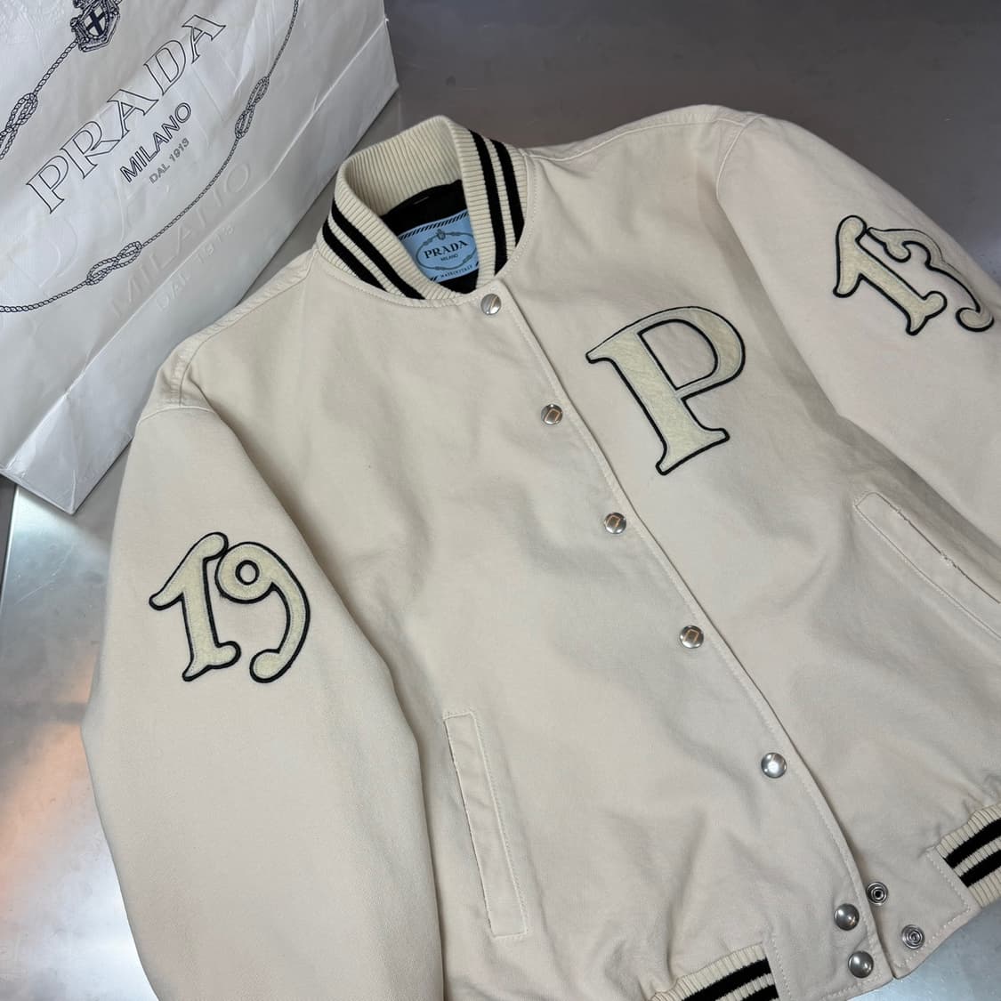 [리오브] 프라다 키드 모헤어 봄버 바시티 자켓 상품이미지3