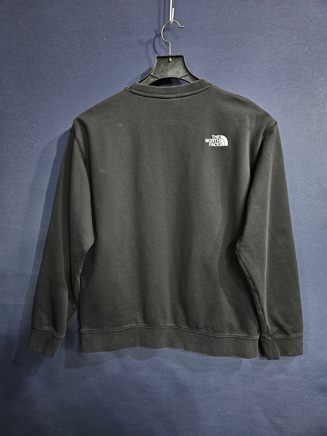 노스페이스 블랙 남성 세미오버핏 100 맨투맨  상품이미지2