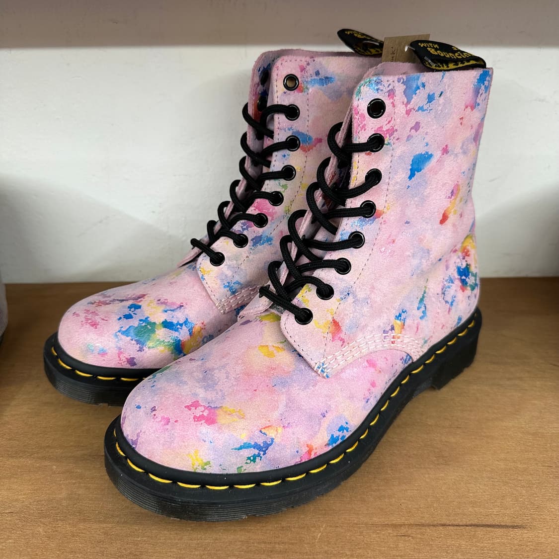 닥터마틴 1460 부츠 ‘핑크 레인보우’ 상품이미지1