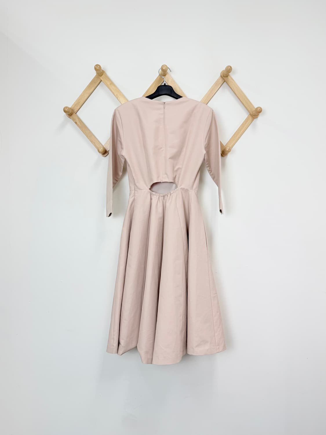 새상품 시에 레이디 라운드 컷아웃 원피스 상품이미지4