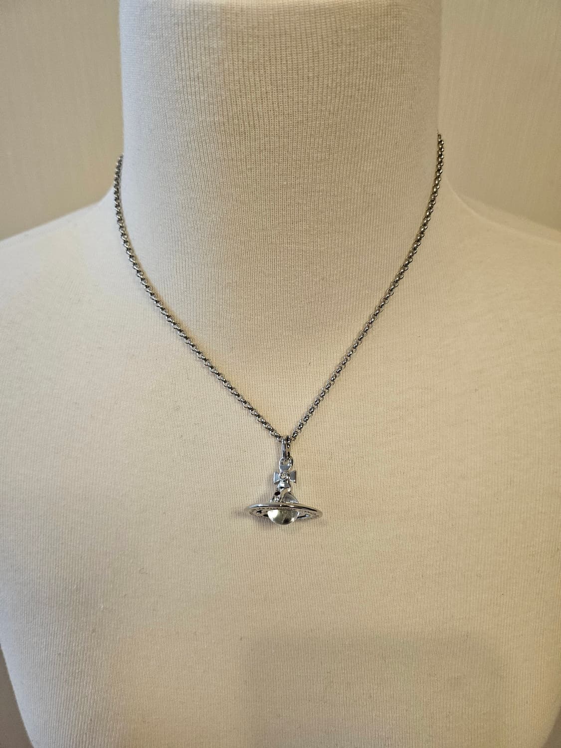 비비안 웨스트우드 업사이클링 투명orb 목걸이 상품이미지5