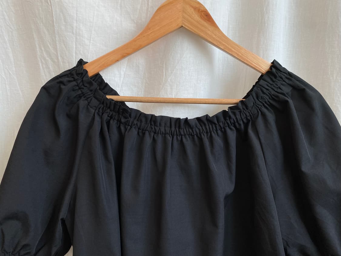 블랙 백슬릿 오프숄더블라우스(F) 상품이미지9