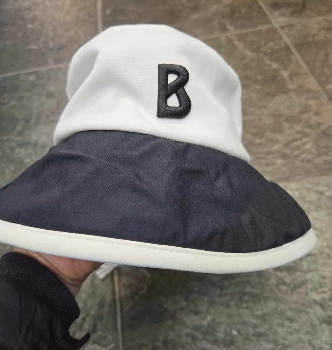 B 자수 보그너  버킷햇 화이트 블랙 벙거지 상품이미지1