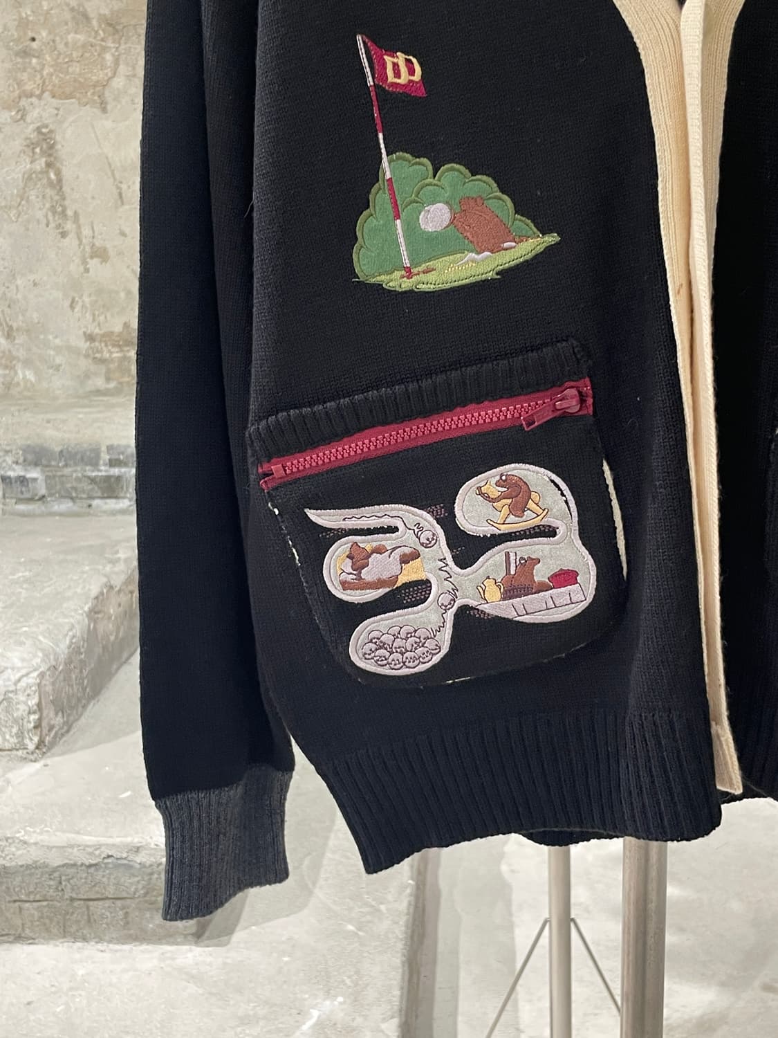 돌체 클럽 블랙 퍼티그 골프 패치 울 가디건 상품이미지4