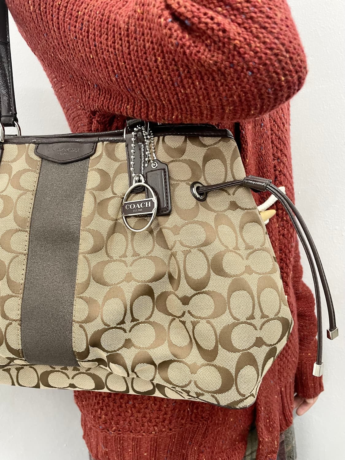 코치 자카드 시그니처 숄더백  상품이미지4