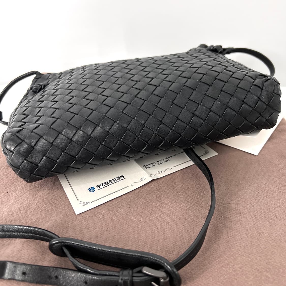 [감정완료] 보테가베네타 인트레치아토 노디니 크로스백 블랙 상품이미지8