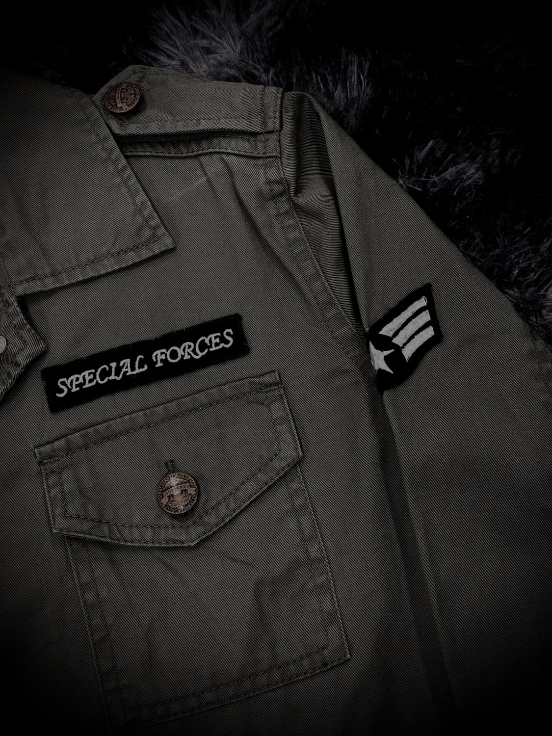 Dig Deep -black label- 날개 그래픽 밀리터리 셔츠 상품이미지4