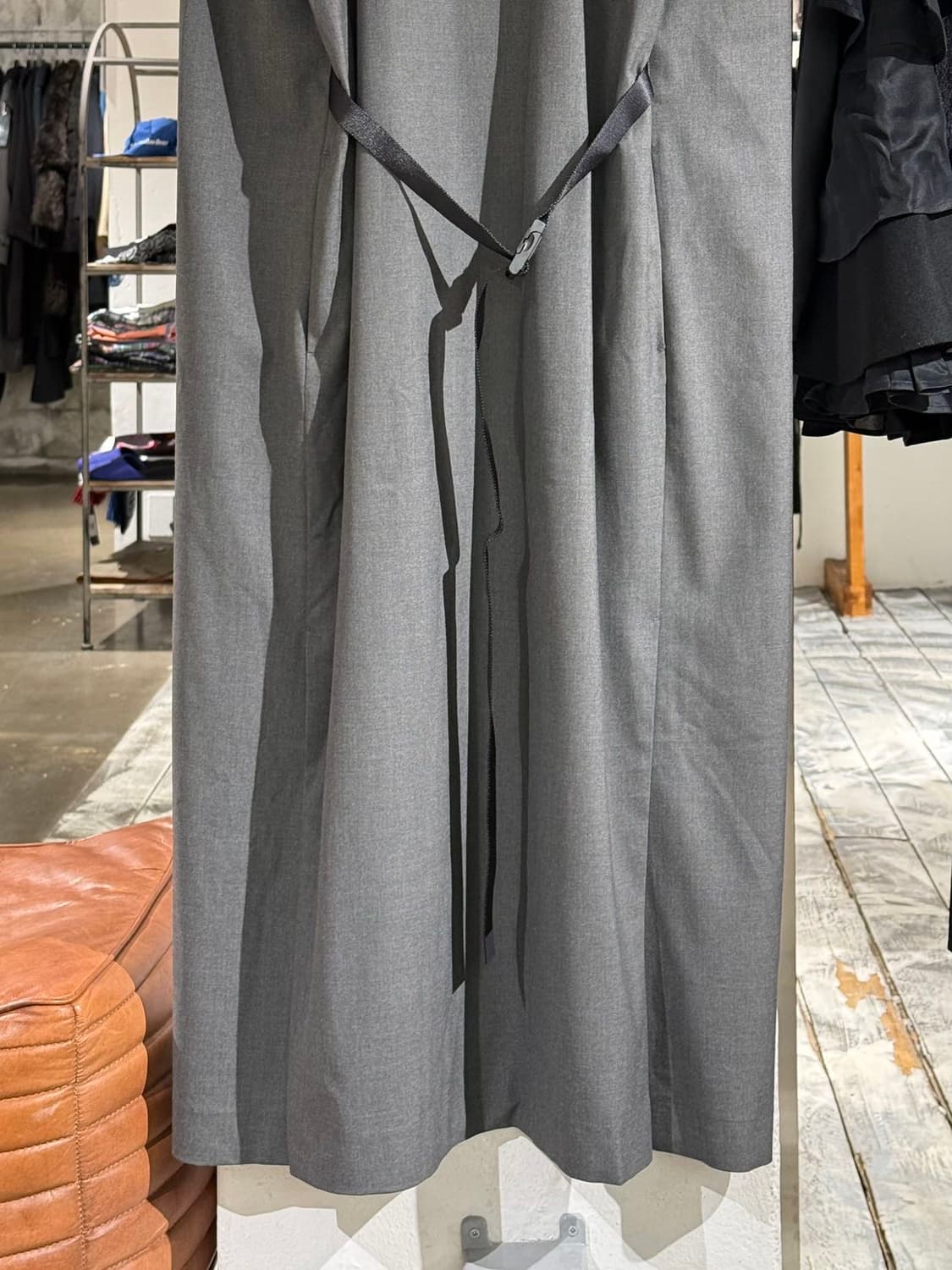 하이크 21ss 차콜 슬리브리스 버클 벨트 롱 원피스 상품이미지3