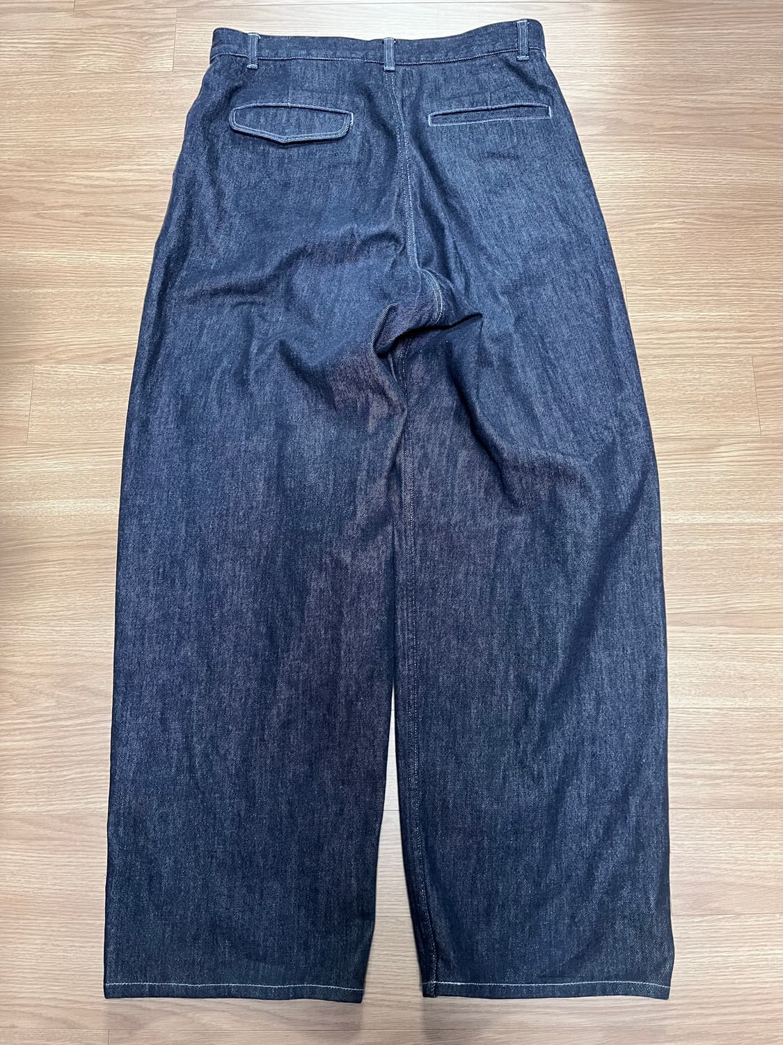 그라프페이퍼 컬러패스트 데님 투턱 팬츠 인디고 2 상품이미지5