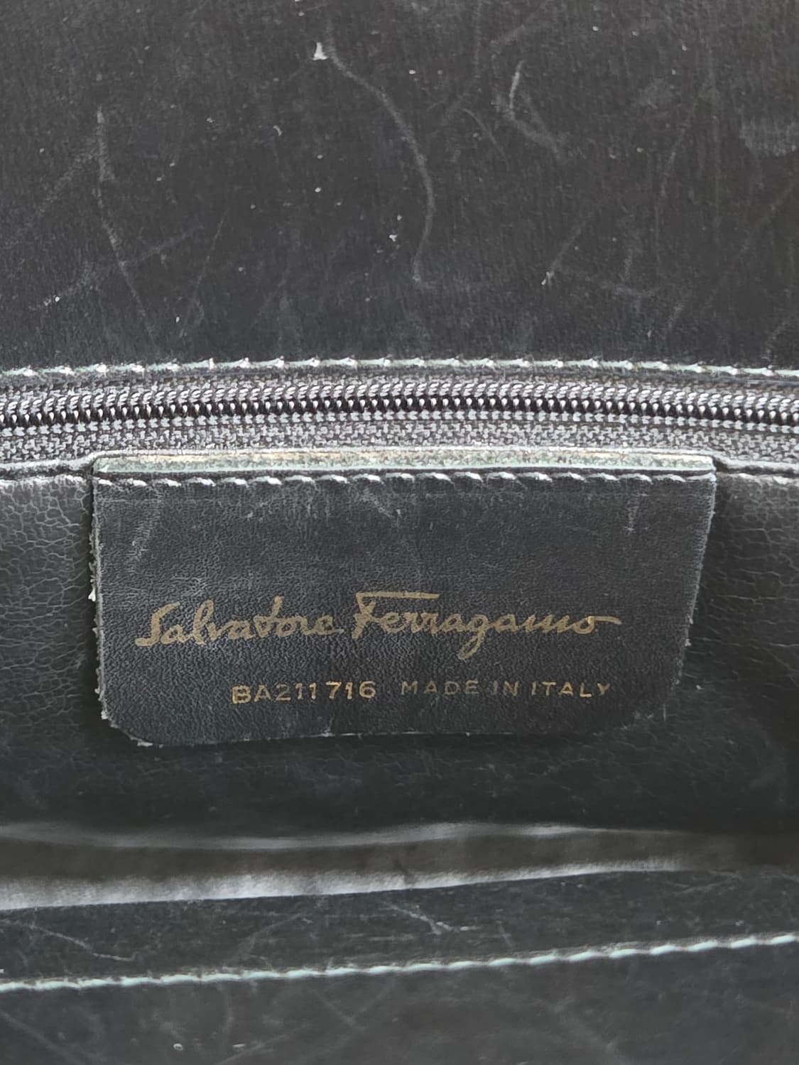 페라가모 완다백 블랙 금장 상품이미지6