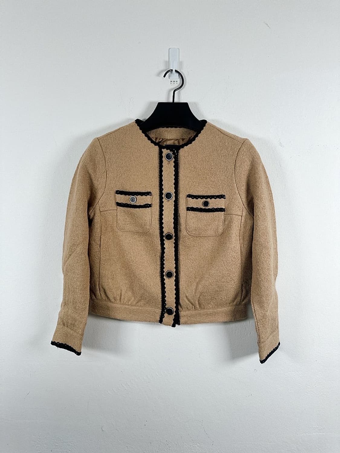 (정품/새상품)  자주 여성 베이지 라운드넥 포켓 트위드 자켓 상품이미지1