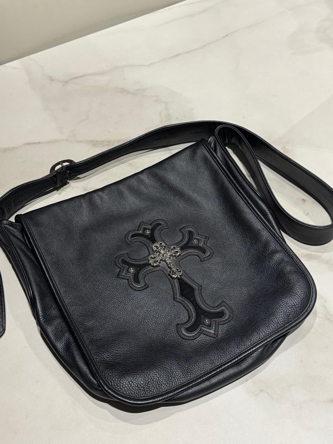 크롬하츠 풀 레더 라지 필리그리 펜던트 가죽패치 크로스백 상품이미지1