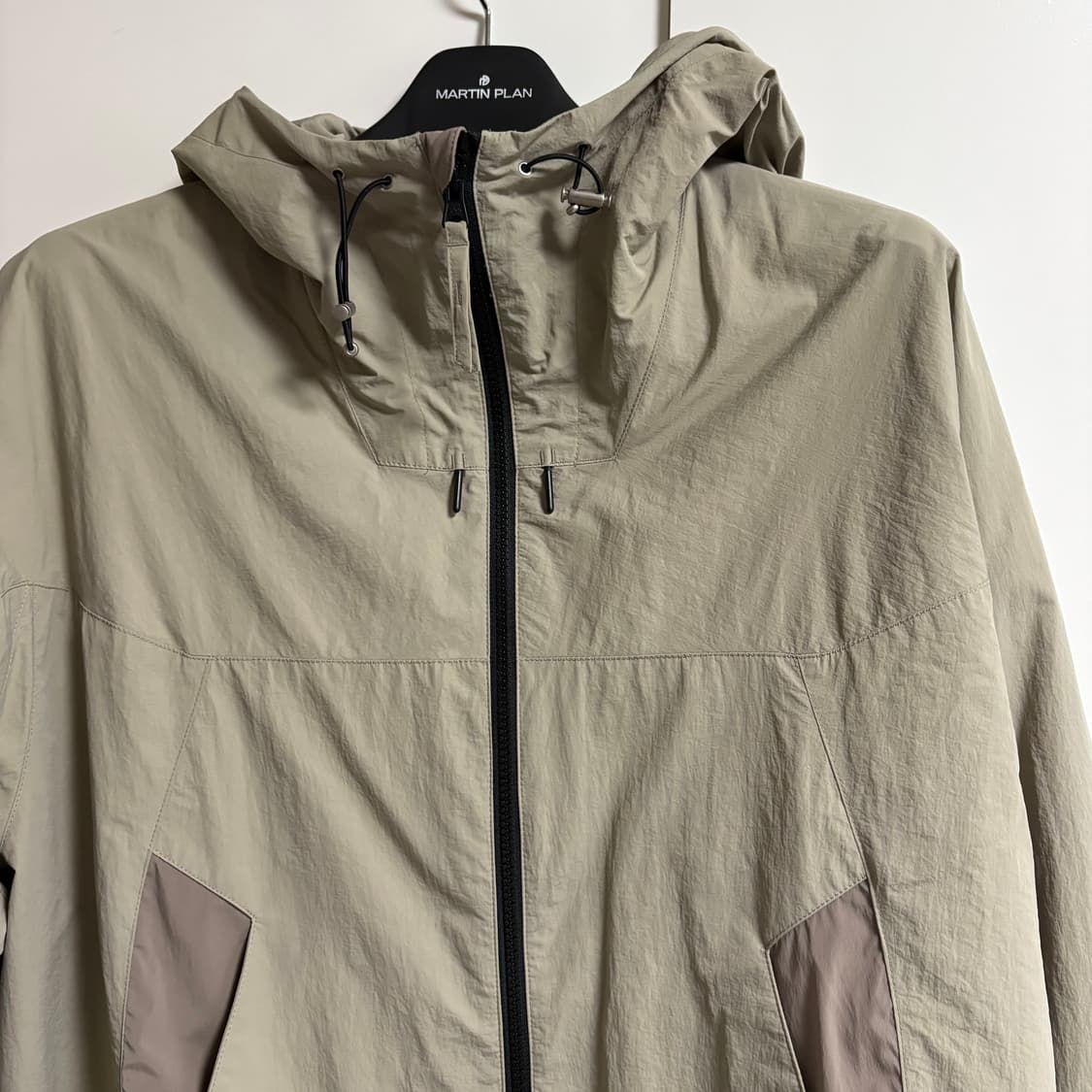 인사일런스 후드 윈드브레이커 베이지 상품이미지1