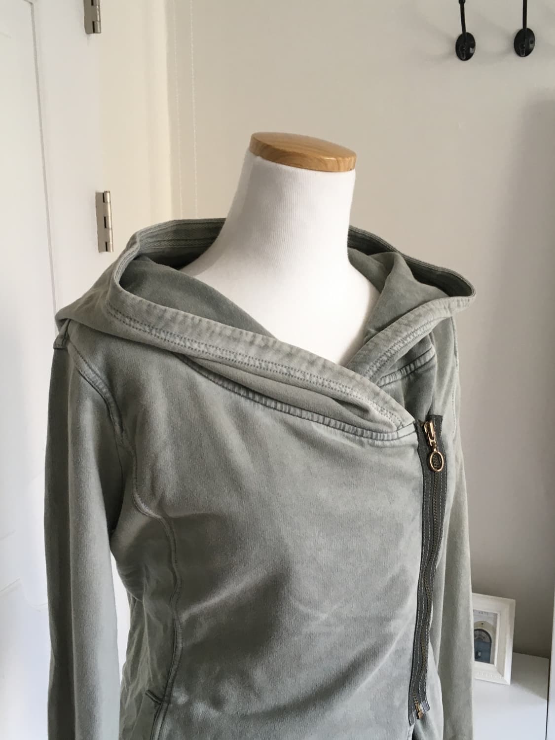 캘빈클라인 사선 지퍼 후드 자켓 상품이미지2