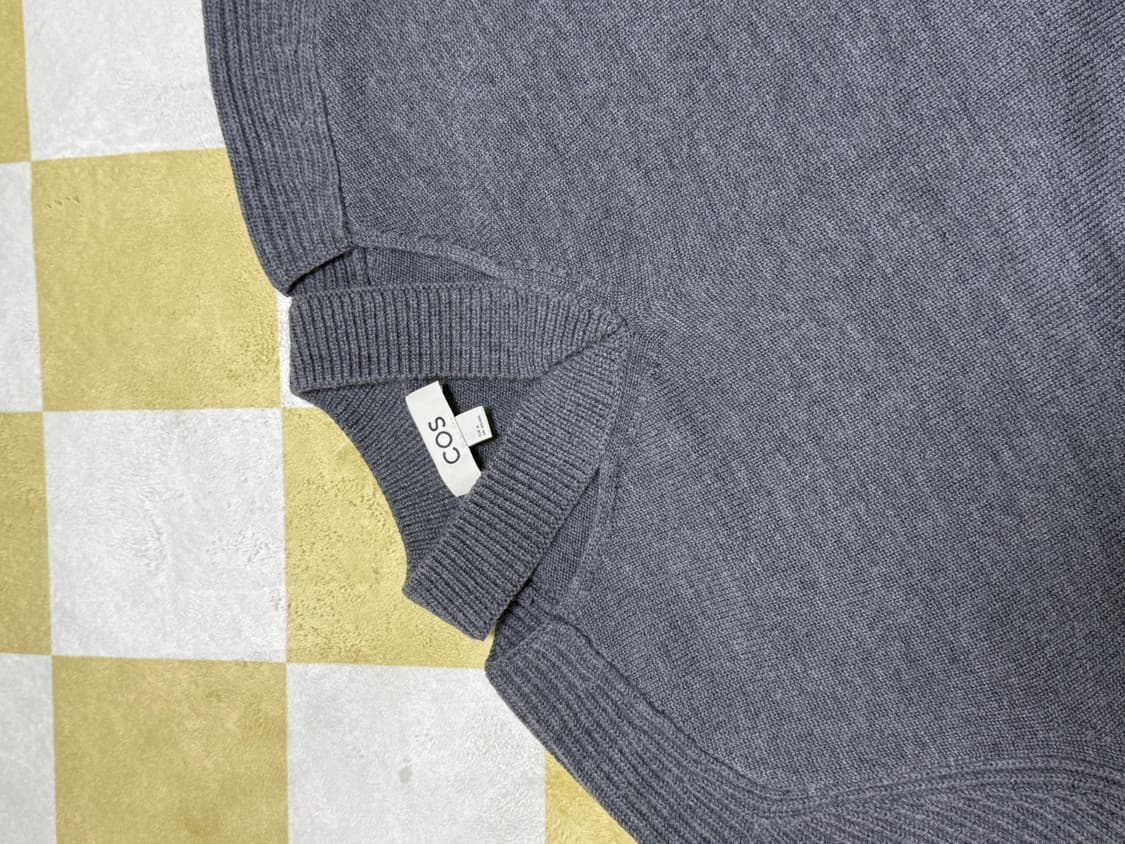 COS 브이넥 니트  상품이미지3