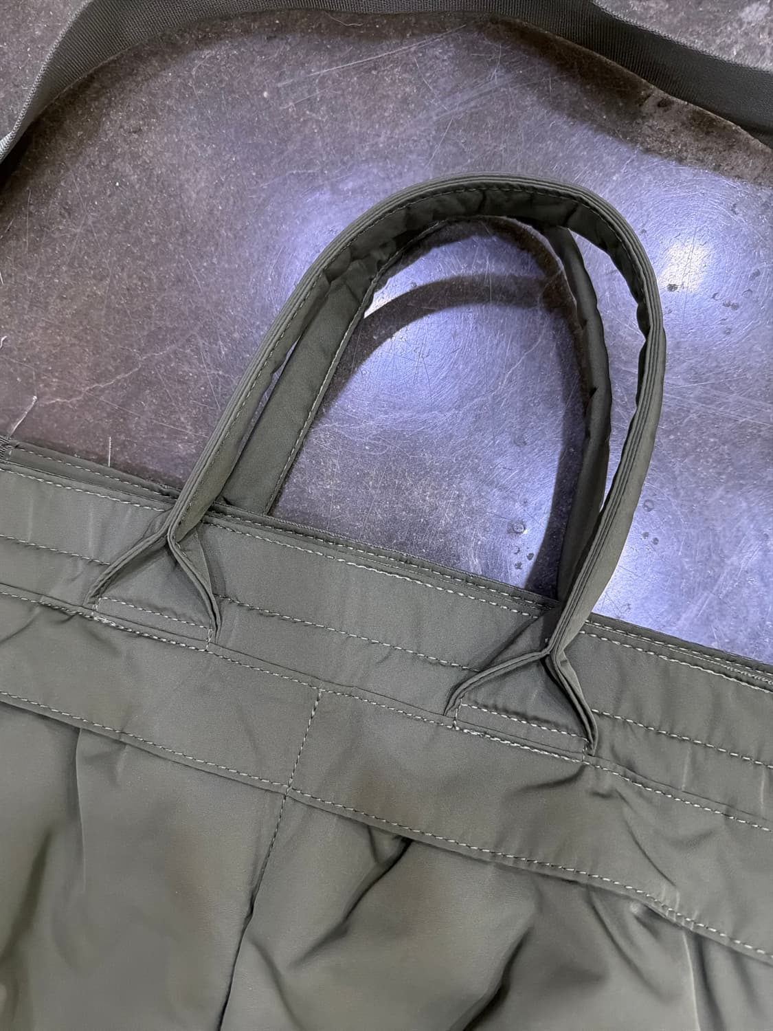 유니클로 C 2Way 유틸리티 숄더 토트백 올리브 상품이미지3