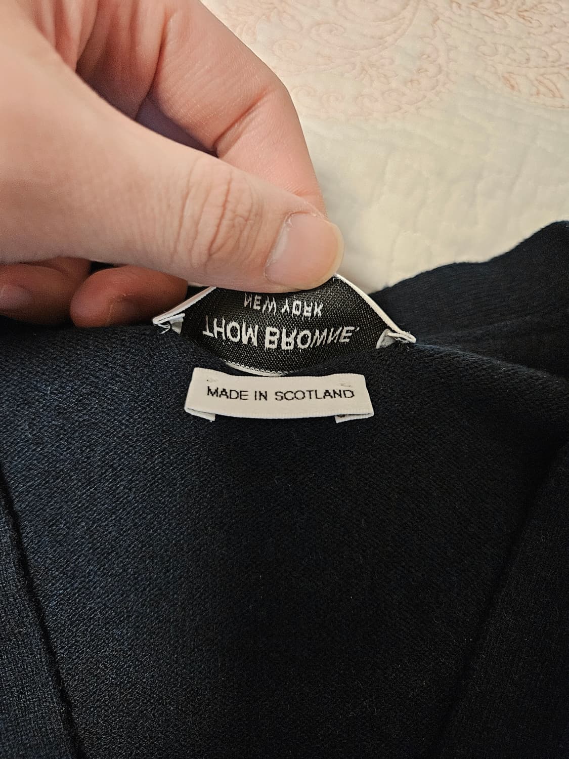 톰브라운 4선 캐시미어 가디건 네이비 색상 5사이즈 판매합니다! 상품이미지3