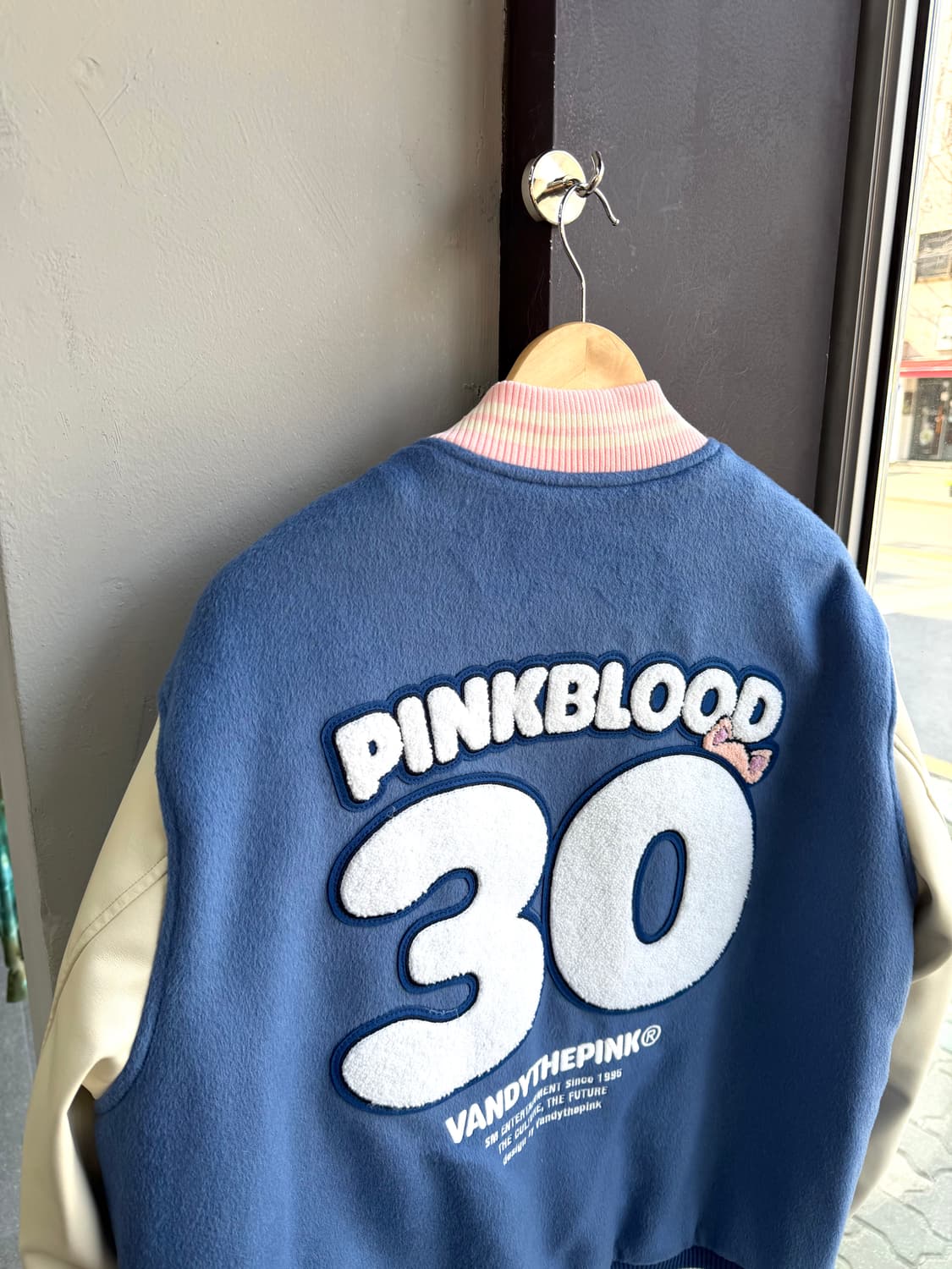 L/ 반디더핑크 x SM엔터 30주년 한정 바시티 자켓(새상품) 상품이미지9