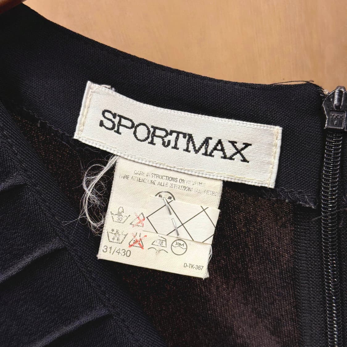 막스마라 스포트막스 슬리브리스 미디 원피스 플리츠 디테일 브랙 상품이미지7