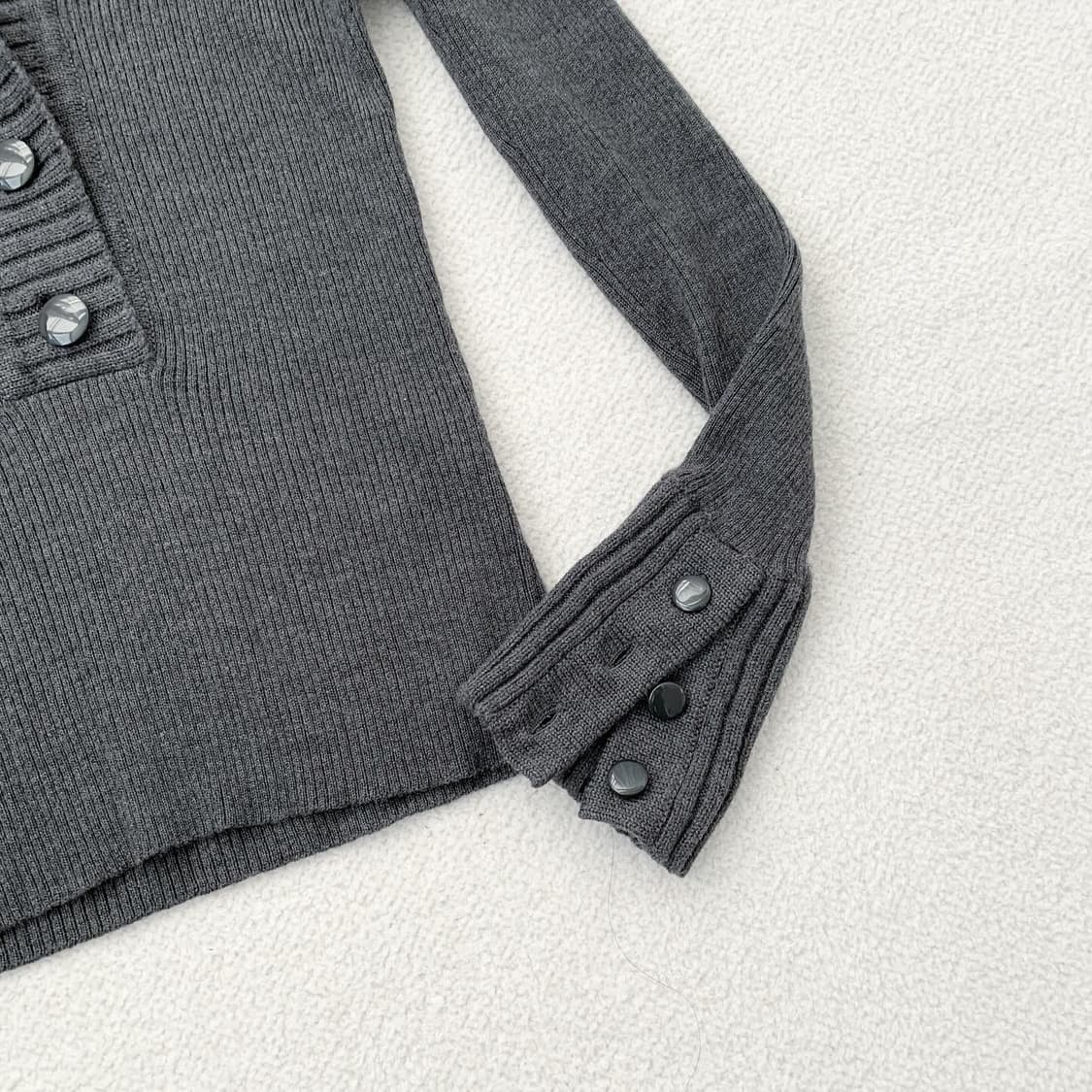 코이세이오st 그레이 울 버튼 니트 상품이미지3