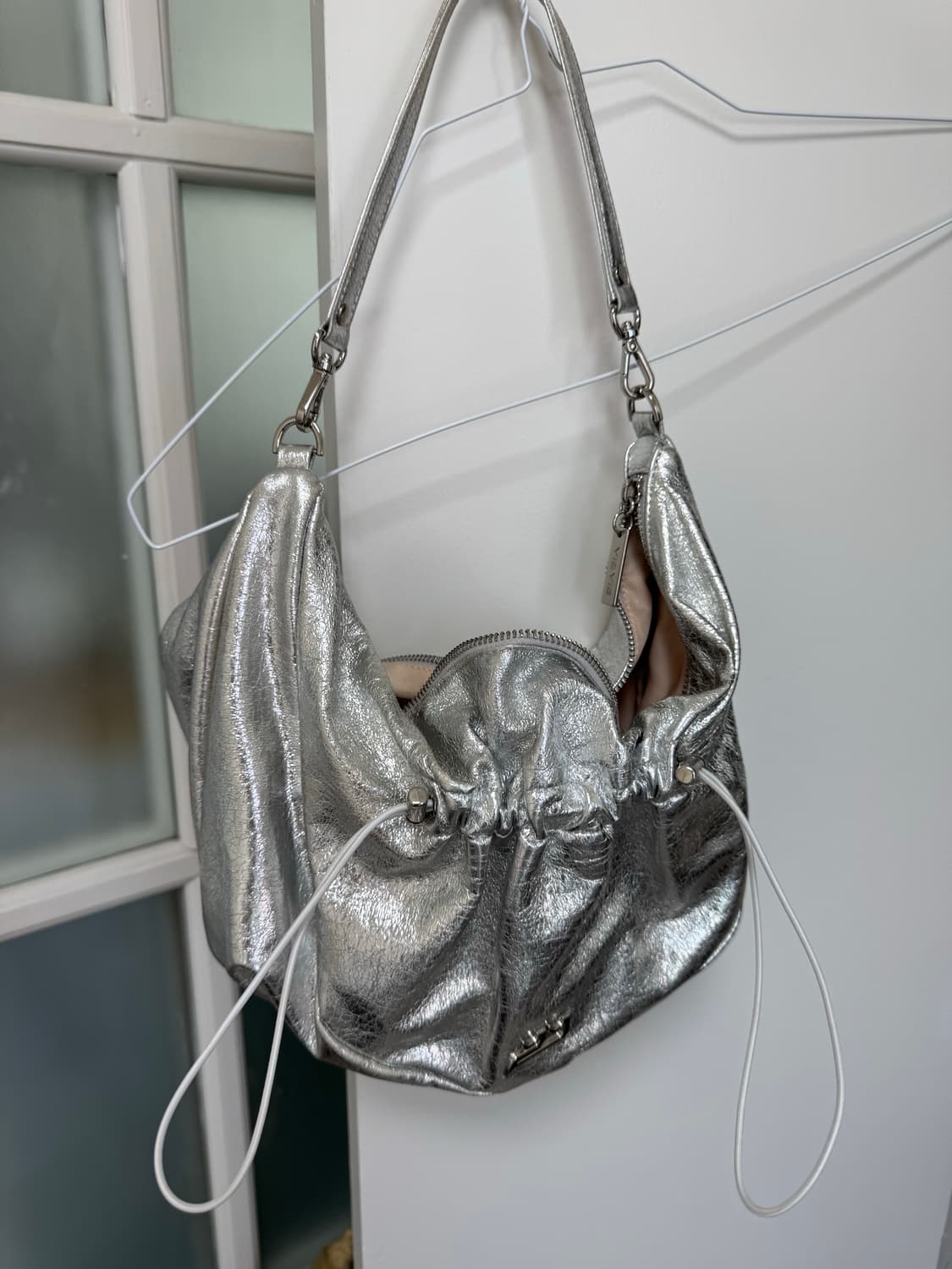 이에이에 숄더백 상품이미지1