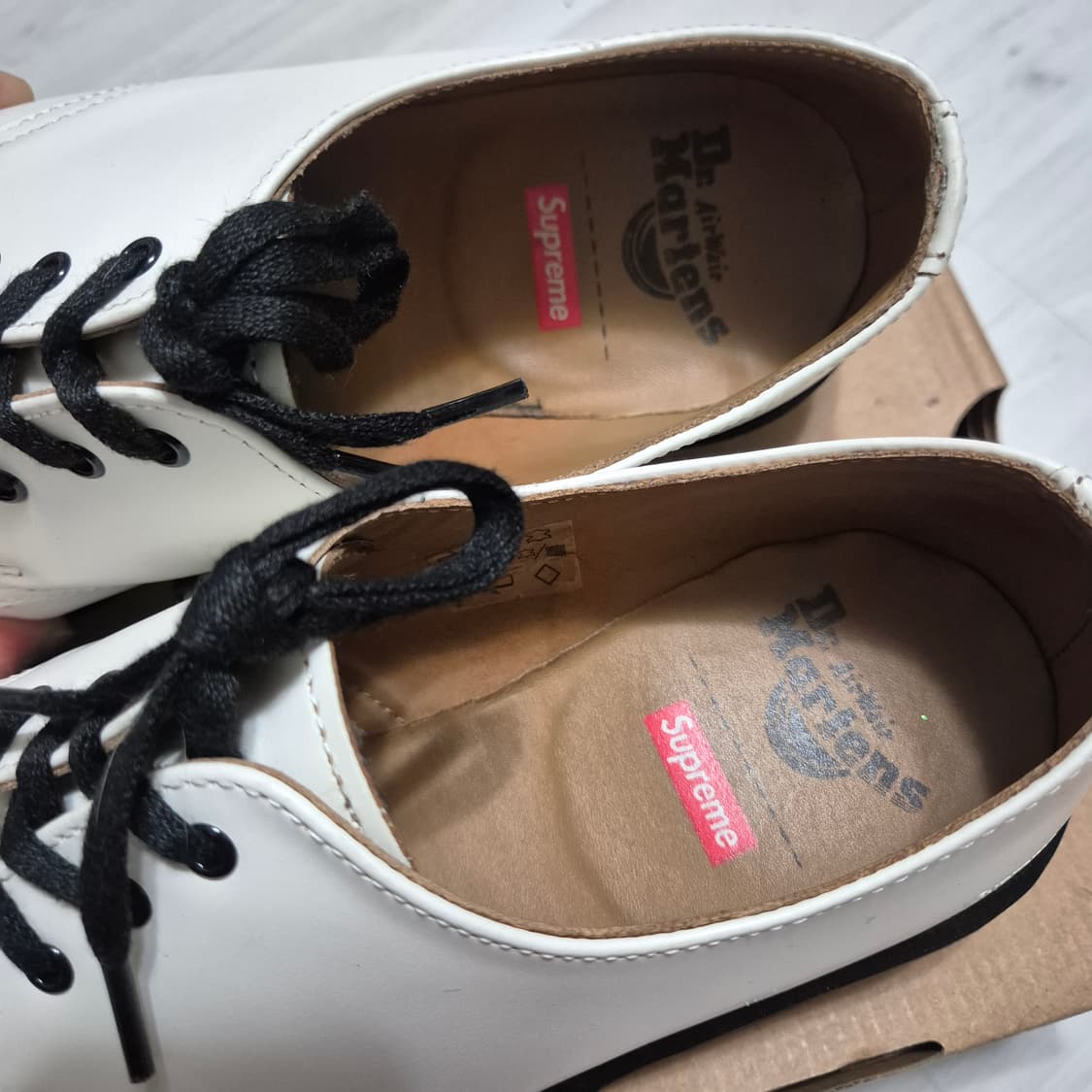 닥터마틴 슈프림 스파이더웹 us8 상품이미지4