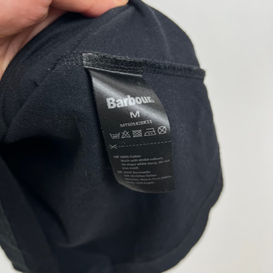 BARBOUR 바버 인터네셔널 블랙 반팔티 상품이미지5